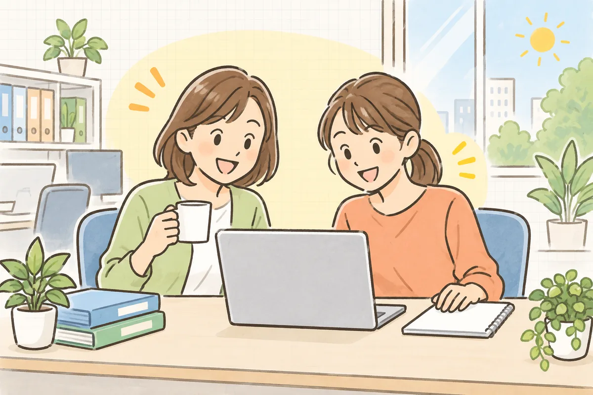 明るい事務所で、引き継ぎを終えた経理担当者が、新しい担当者と並んでノートパソコンを見ながら笑顔で話している